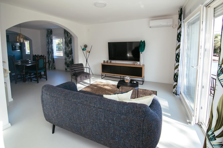 Others 3, Villa Unica, Biograd na Moru