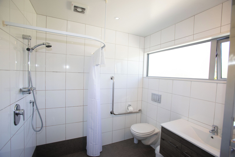 Bathroom, Three Rivers 2 Bedroom Cottage, Mackenzie