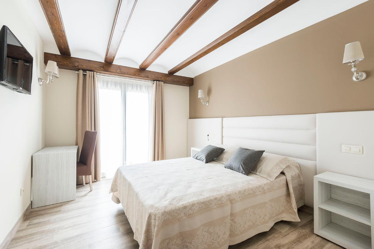 Bedroom 2, Hotel Atiana, Teruel