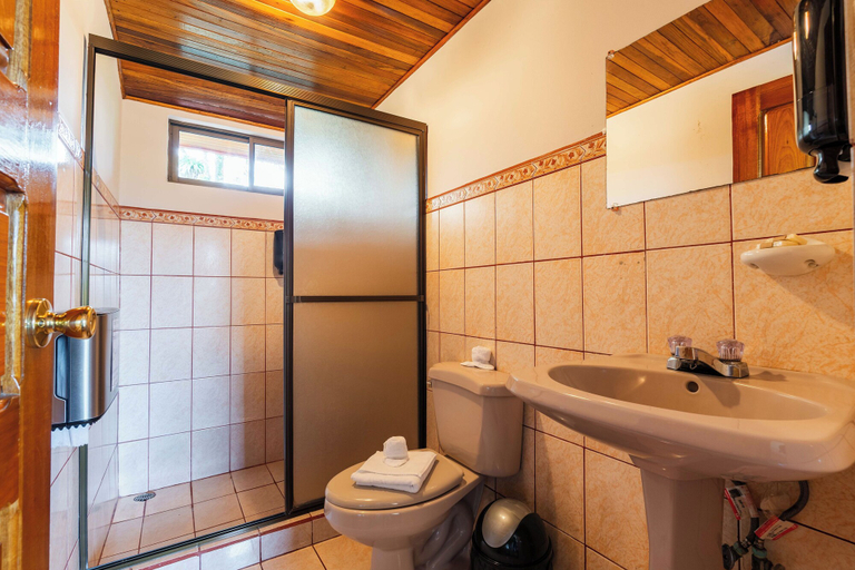 Bathroom 4, Chateau Arenal, San Ramón