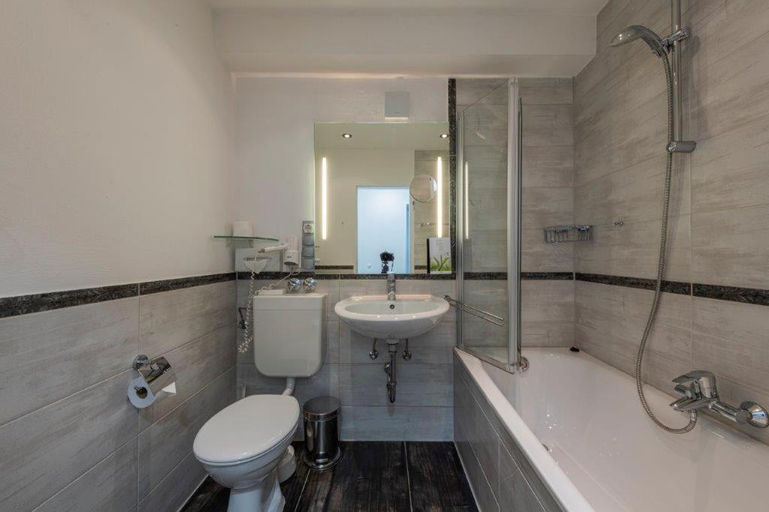 Bathroom 7