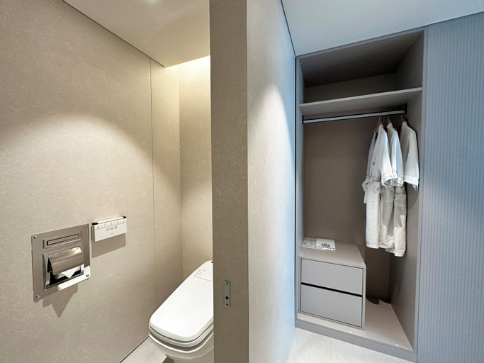 Bathroom 12