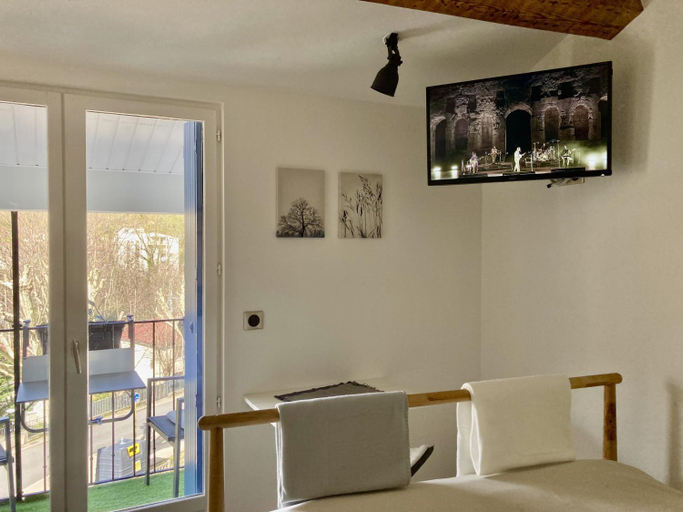 Bedroom, AUX 4 LOGIS - Studio Le Roof - Une vue splendide - Petit dejeuner offert 1ere nuit, Ariège