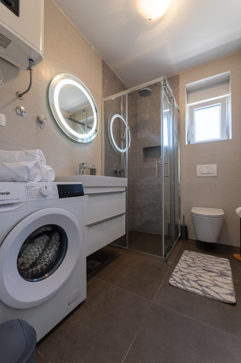 Bathroom 3, Apartments Maja & Tina, Trogir