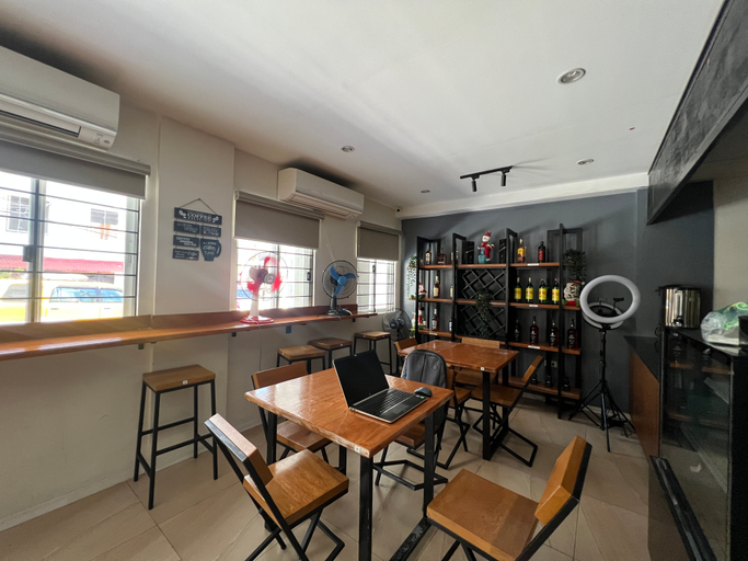 Food & Drinks 4, Khotel near T3 Airport, Pasay City
