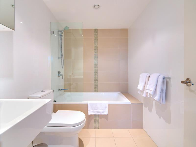 Bathroom 16