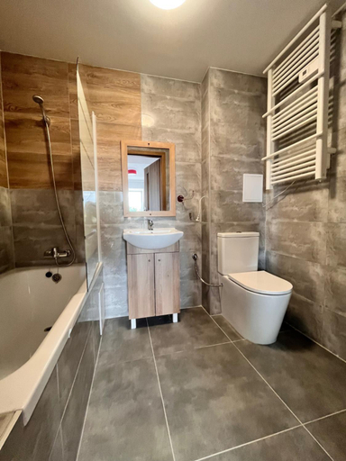 Bathroom 2, 3 Budget Stay Apartments, Zgorzelec