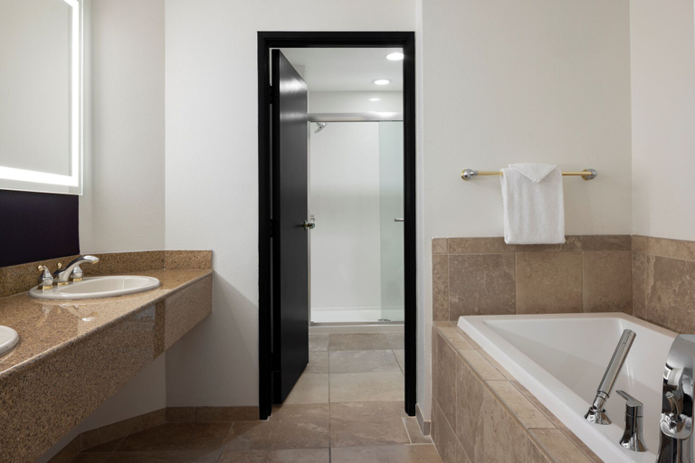 Bathroom 3, Harrah’s Laughlin Beach Resort & Casino - A Caesars Rewards Destination, Clark