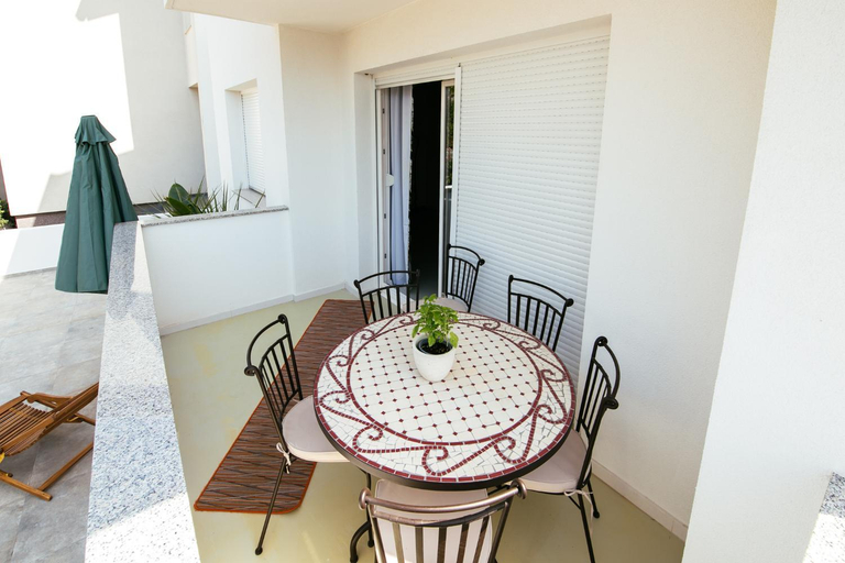 Others 2, Villa Unica, Biograd na Moru