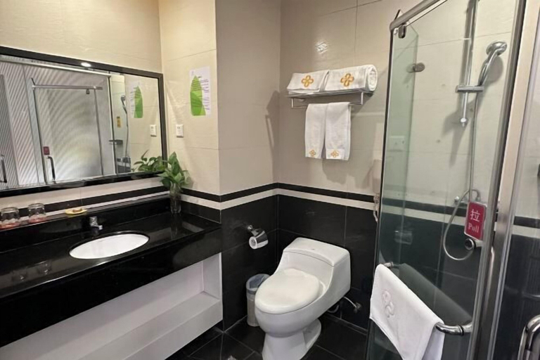 Bathroom 5, Golden Central Hotel (Shenzhen Convention & Exhibition Center), Shenzhen