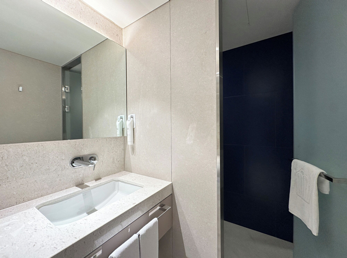 Bathroom 10