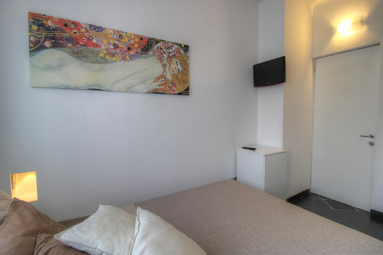 Others 3, A casa di ARA, Milano