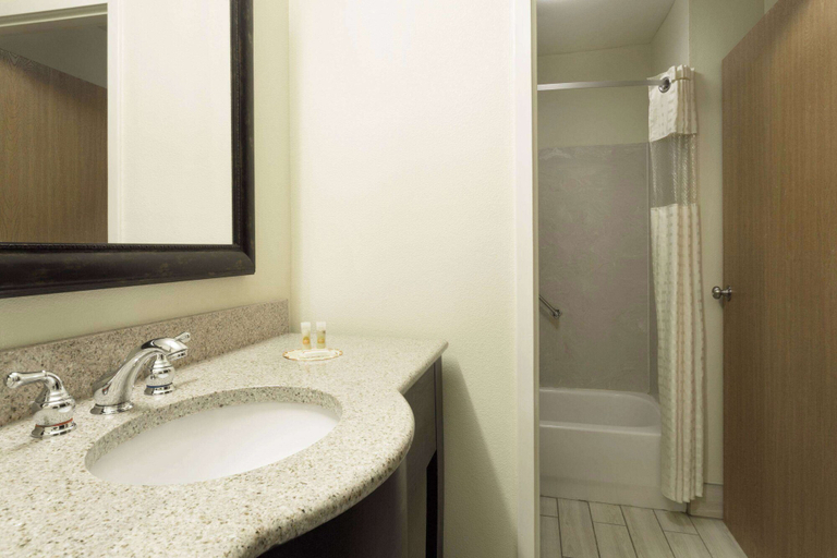 Bathroom 4, Days Inn by Wyndham Hammond, Tangipahoa