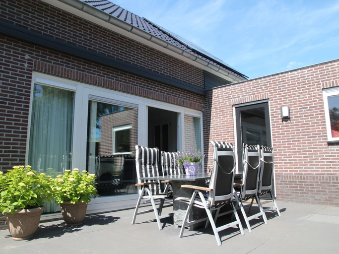 Exterior 2, Modern Holiday Home With Veranda in Limmen, Castricum