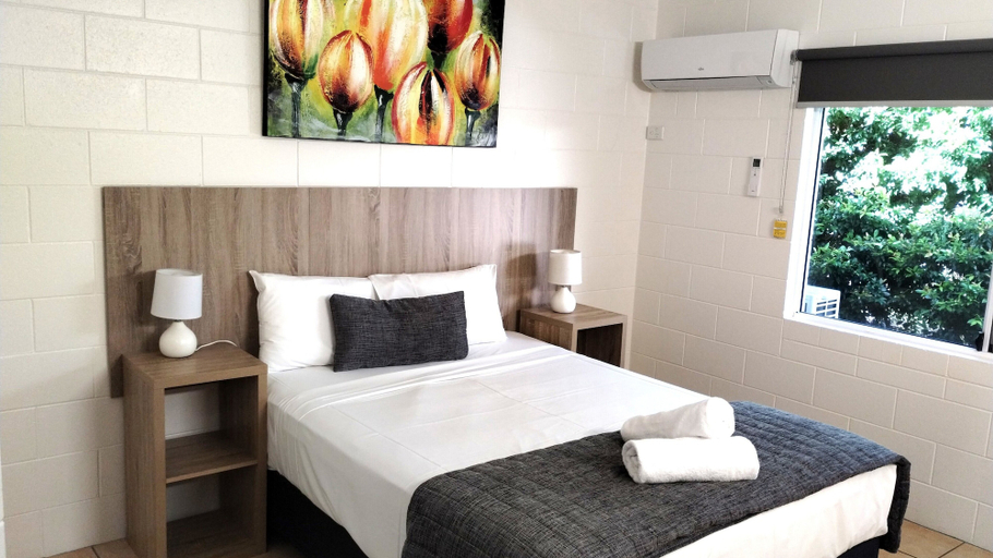 Bedroom 2, Tully Motel, Cardwell