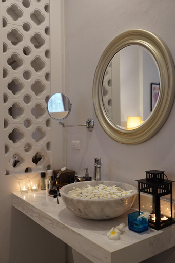 Bathroom 18