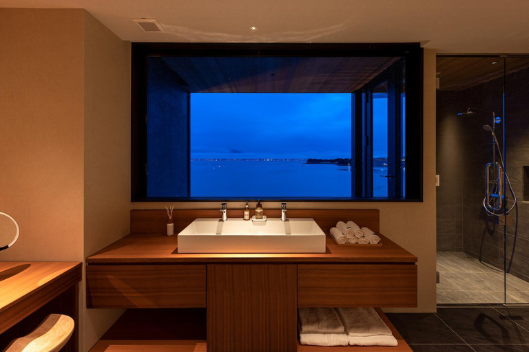 Bathroom 3, KANIGOTEN, Tara