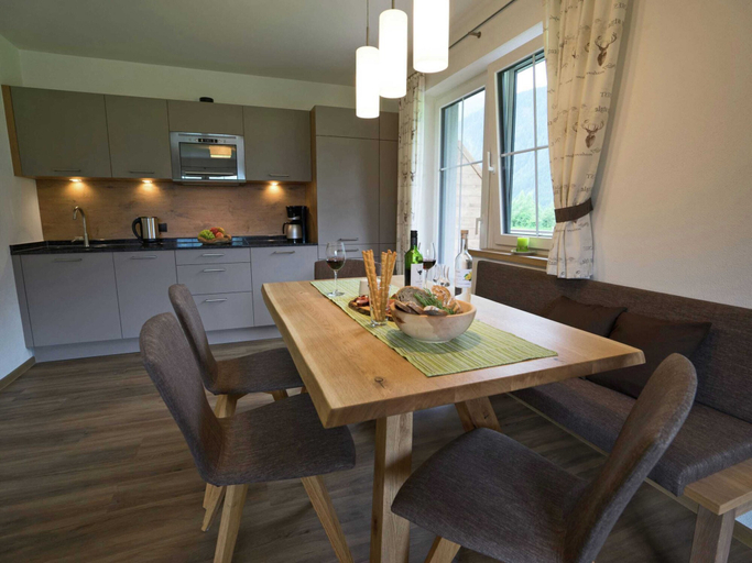 Dining 2, Holiday Flat Near Four ski Lifts in Mayrhofen, Schwaz