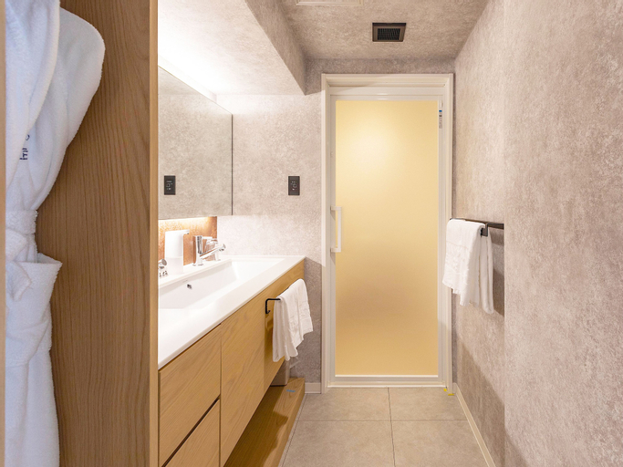 Bathroom 10
