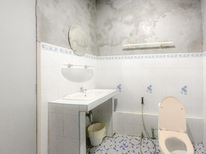 Bathroom 4, Ranong Resort and Laguna, Kapoe