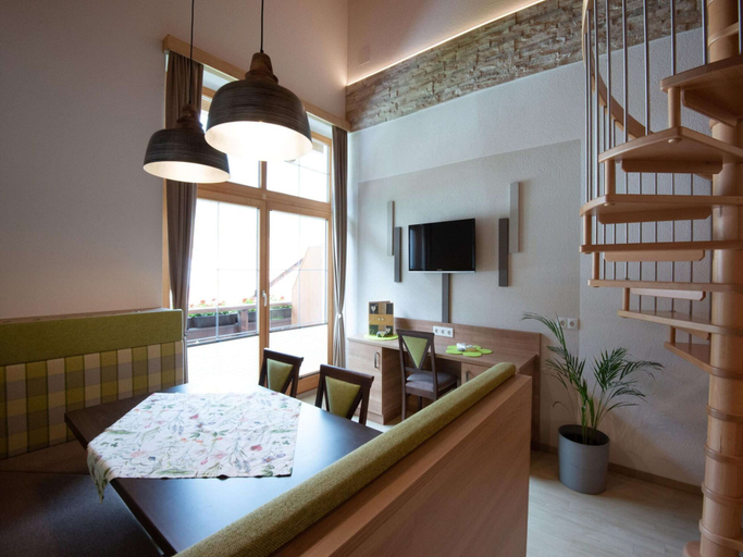 Others 4, Beautiful Holiday Apartment in Umhausen With two Balconies, Imst