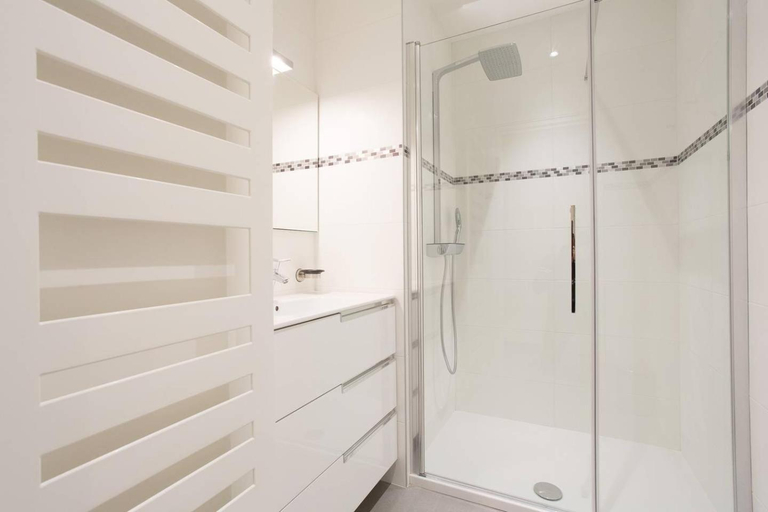 Bathroom 2, Palais Miramar: 1 bed side sea view, Alpes-Maritimes