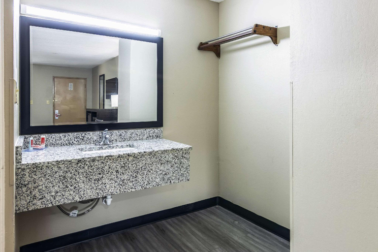Bathroom 4, Americas Best Value Inn Opelika, Lee