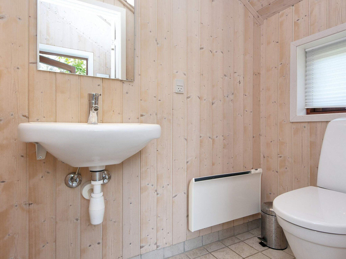 Bathroom 3, 5 Star Holiday Home in Ulfborg, Holstebro