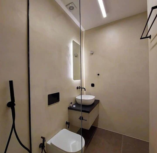 Bathroom 2, BlueMotion - PortCenter, Attica