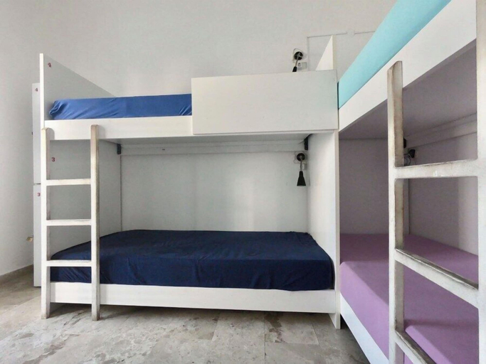 Bedroom 2, Fira Backpackers Place, South Aegean