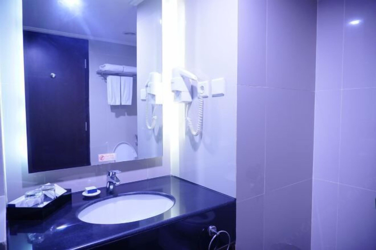 Bathroom 14