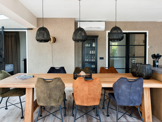 Dining 3, Luxury Holiday Home With Sauna in Vlagtwedde, Vlagtwedde