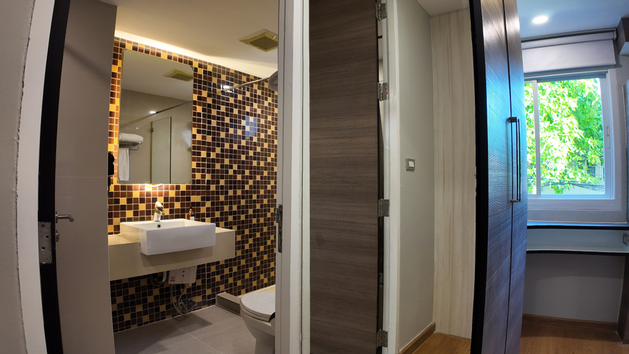 Bathroom 8