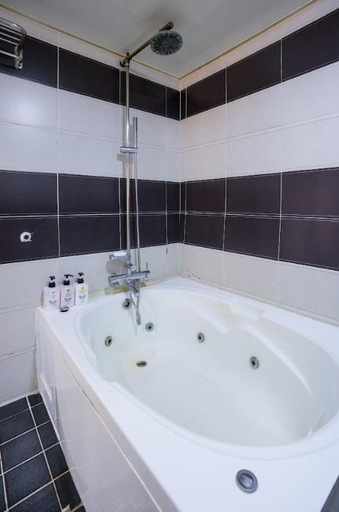 Bathroom 5, Busan Daeyeondong Z, Nam
