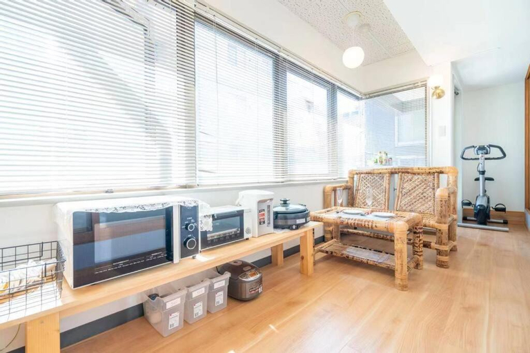 Others 3, #302# Japanese-style apartment / walking distance to Akihabara & Ueno / direct access to Ueno by Keisei Skyliner from the airport / direct access to Asakusa, Ginza, Shinjuku / fully equipped facilities / luggage storage available, Taitō