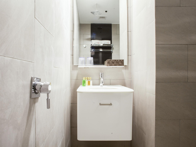 Bathroom 12