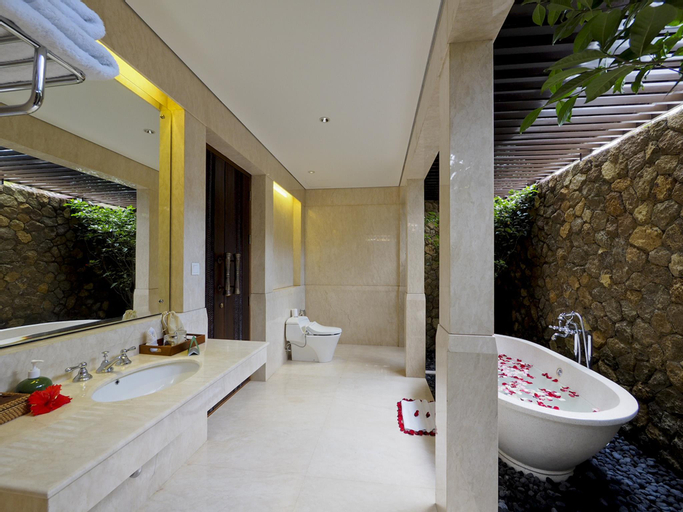 Bathroom 14