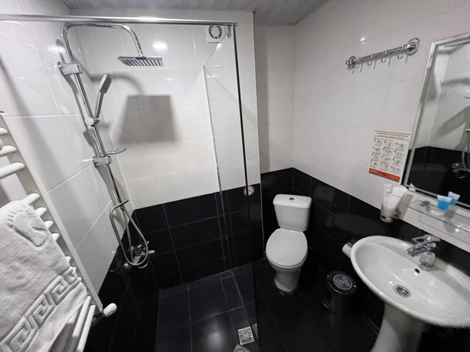 Bathroom 4, Hotel Voyager, Tbilisi