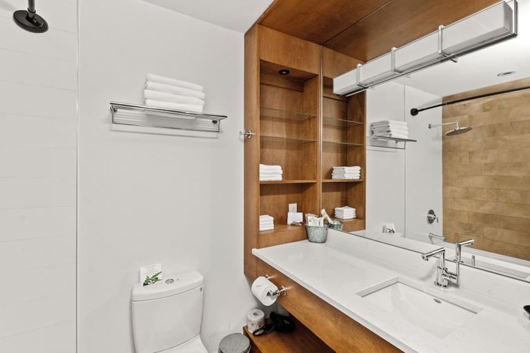 Bathroom 4, Sproat Lake Landing Resort, Alberni-Clayoquot