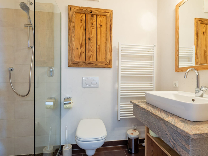 Bathroom 3, Apartment with Sauna and Ski In Out, Zell am See