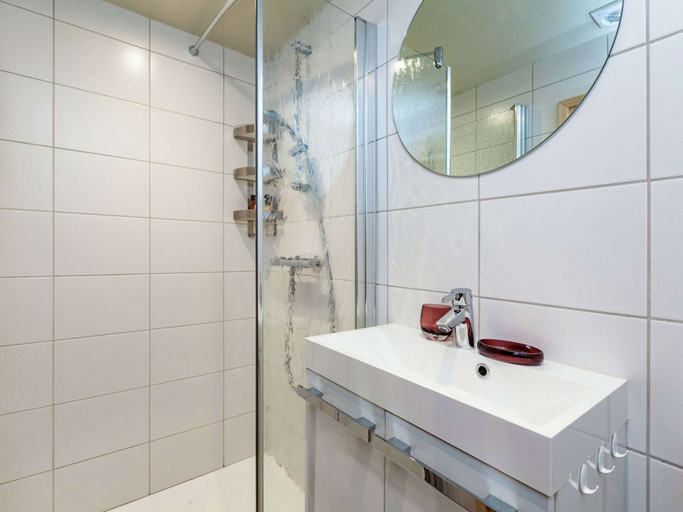 Bathroom 5, Luxurious Bungalow in Bullange with Hot Tub, Liège