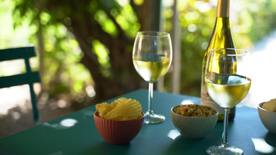 Food & Drinks 5, Wisteria - Piscine - BY PRIMO C0NCIERGERIE, Saône-et-Loire