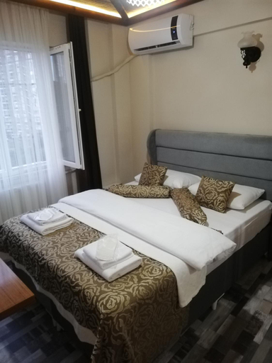 Bedroom 3, Bayrak souit, Merkez