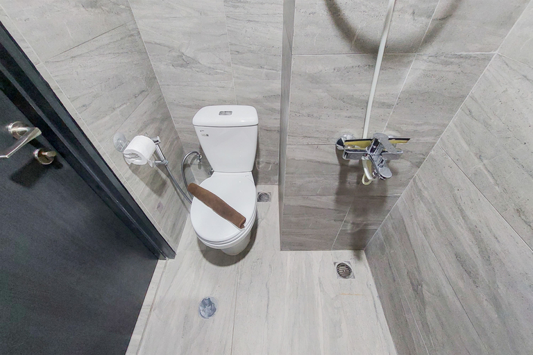 Bathroom 5, Good Deal and Homey Studio Collins Boulevard Apartment By Travelio, Tangerang