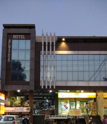 Exterior & Views
