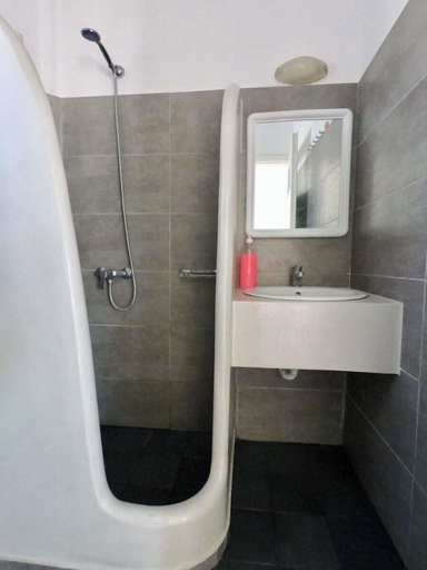 Bathroom 5, Fira Backpackers Place, South Aegean