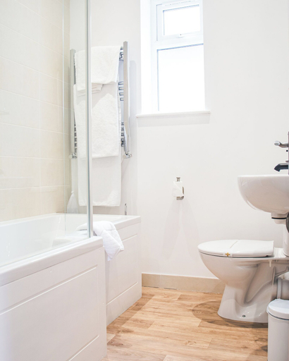 Bathroom 3, County Hotel Chelmsford, Essex