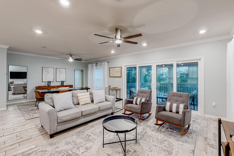 Others 3, The Villa, Escambia