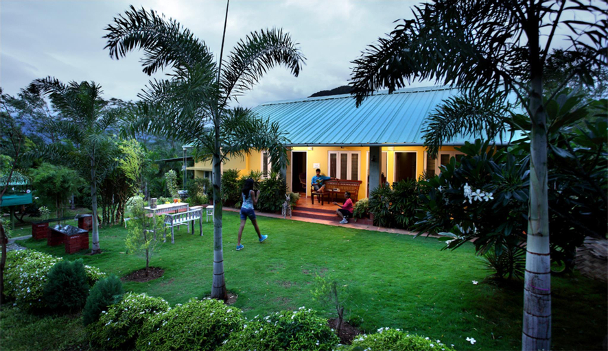 Exterior & Views