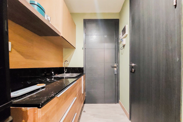 Others 2, Good Deal and Homey Studio Collins Boulevard Apartment By Travelio, Tangerang